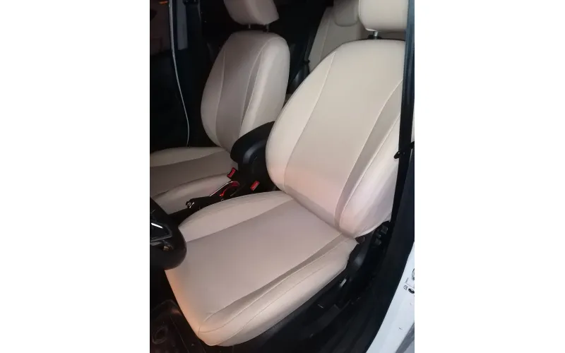 FORD «FIESTA 2015 SD» т.бежевый/бежевый/бежевый (16208111)